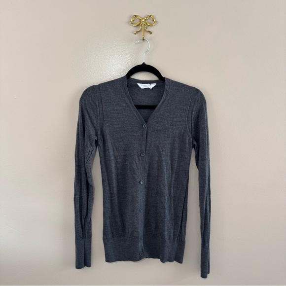 Everlane Deep V Neck Button Front‎ Cardigan 100% Wool Size Medium - Picture 1 of 5